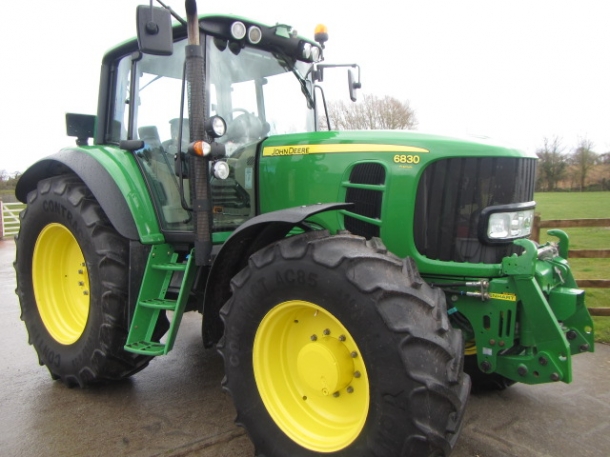 John Deere 6830