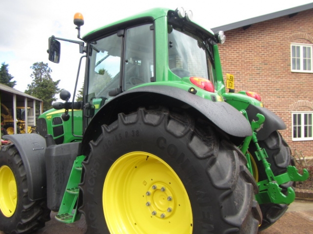 John Deere 6830
