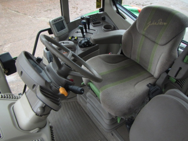 John Deere 6830