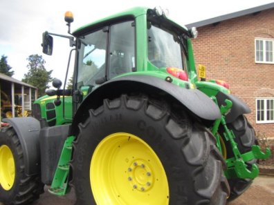 John Deere 6830