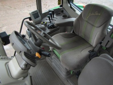 John Deere 6830
