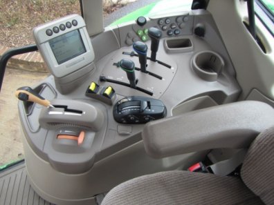 John Deere 6830