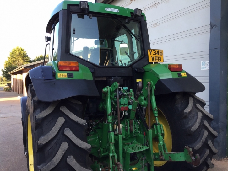 John Deere 6910