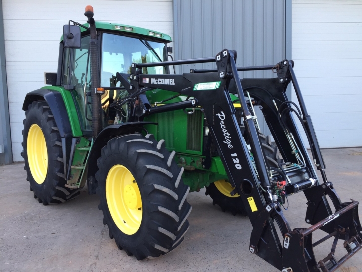 John Deere 6910