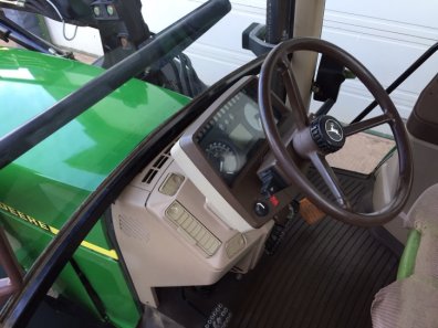 John Deere 6910