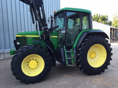 John Deere 6910