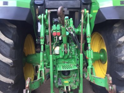 John Deere 6910