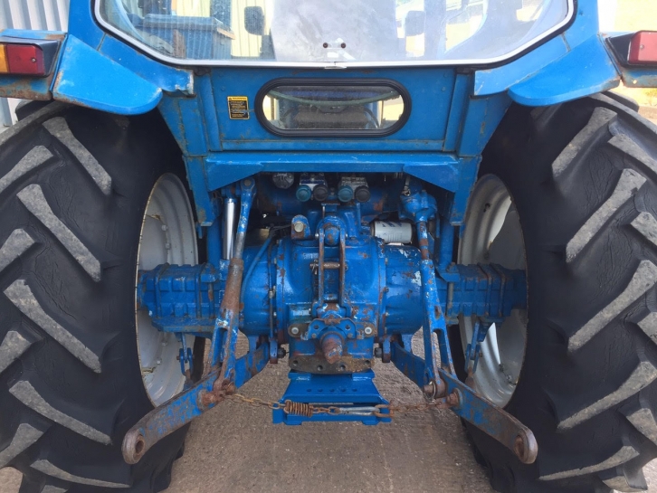 Ford 7600