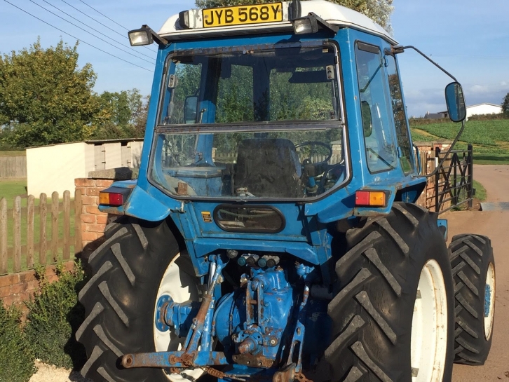 Ford 7600