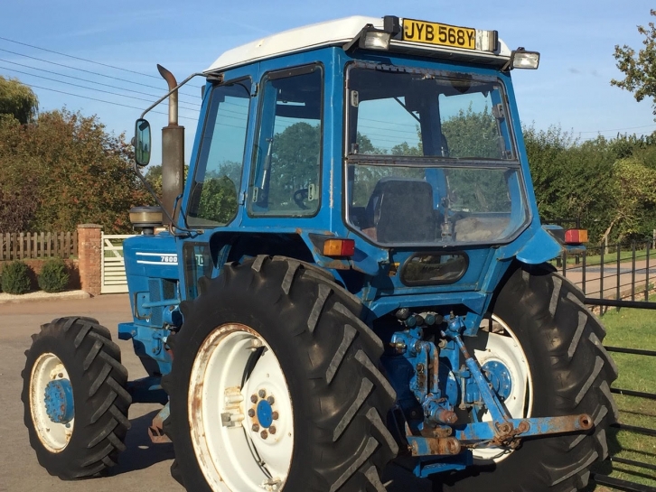Ford 7600