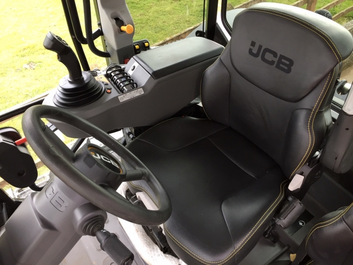 JCB 4220