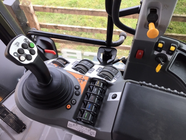 JCB 4220