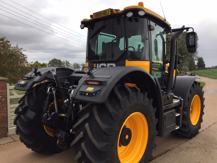 JCB 4220