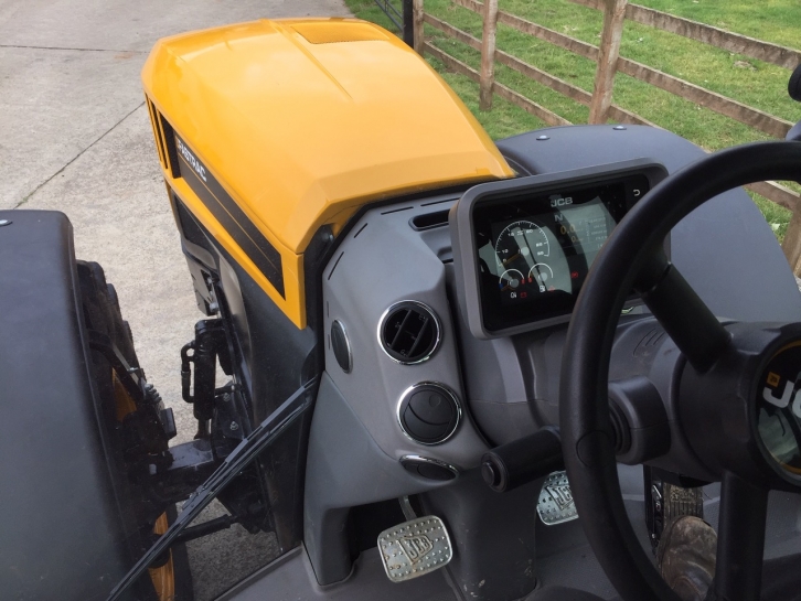 JCB 4220