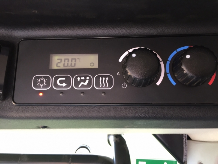 JCB 4220