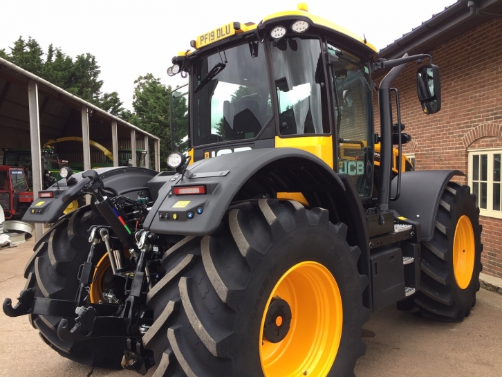 JCB 4220