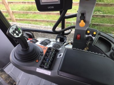 JCB 4220