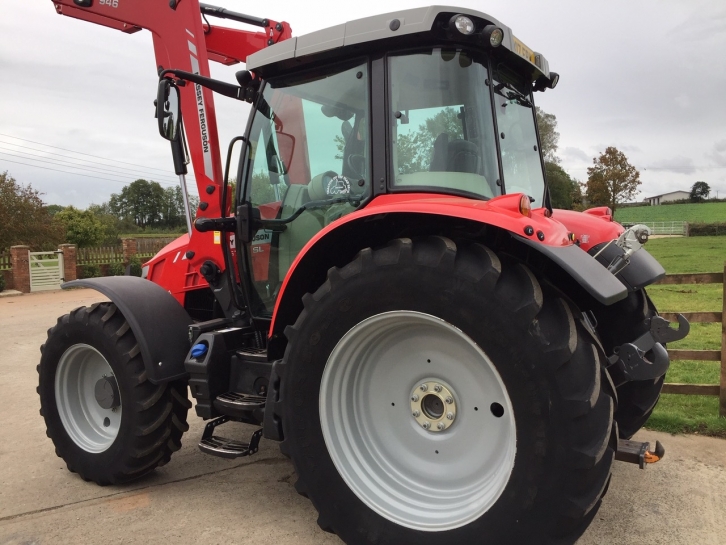 Massey Ferguson 5712 SL