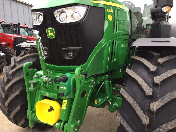 John Deere 6250R