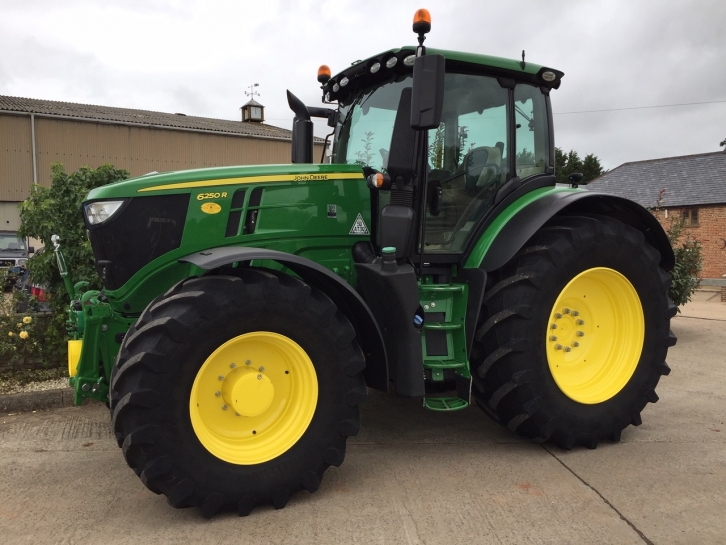 John Deere 6250R