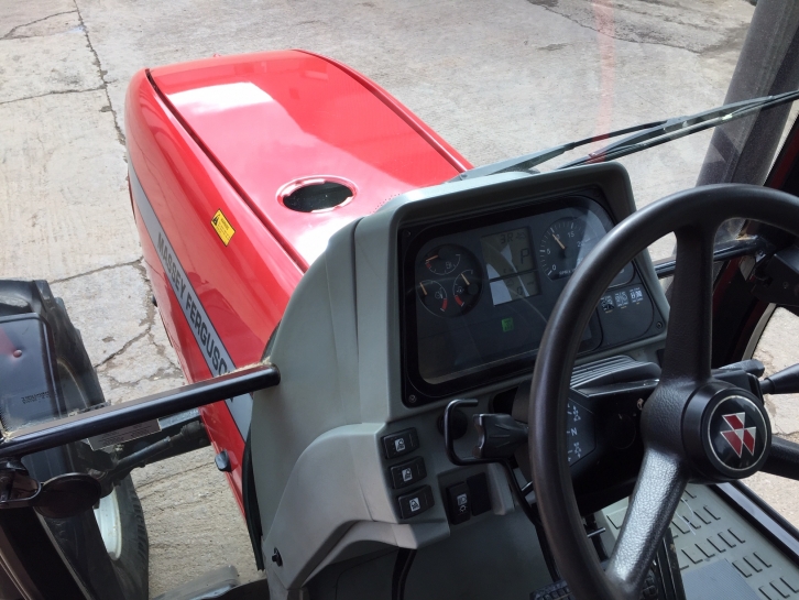 Massey Ferguson 8220