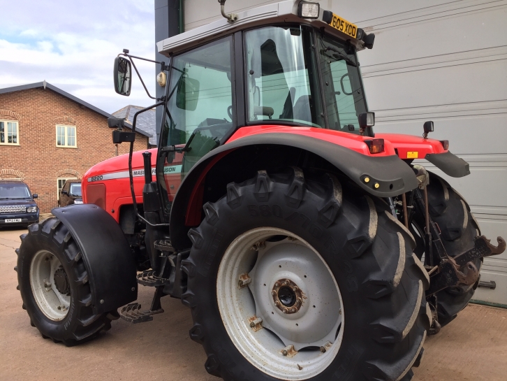 Massey Ferguson 8220