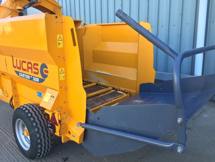 Lucas Caster 30R straw chopper