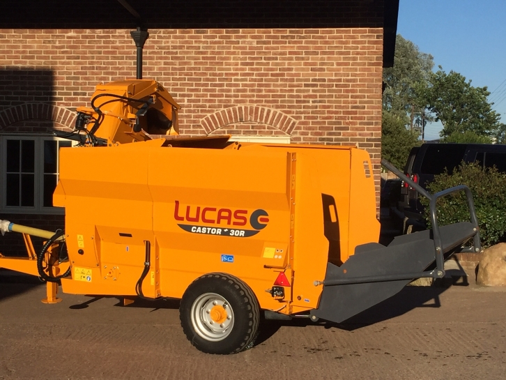 Lucas Caster 30R straw chopper