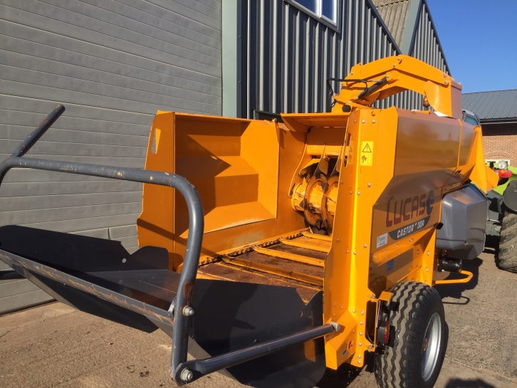 Lucas Caster 30R straw chopper