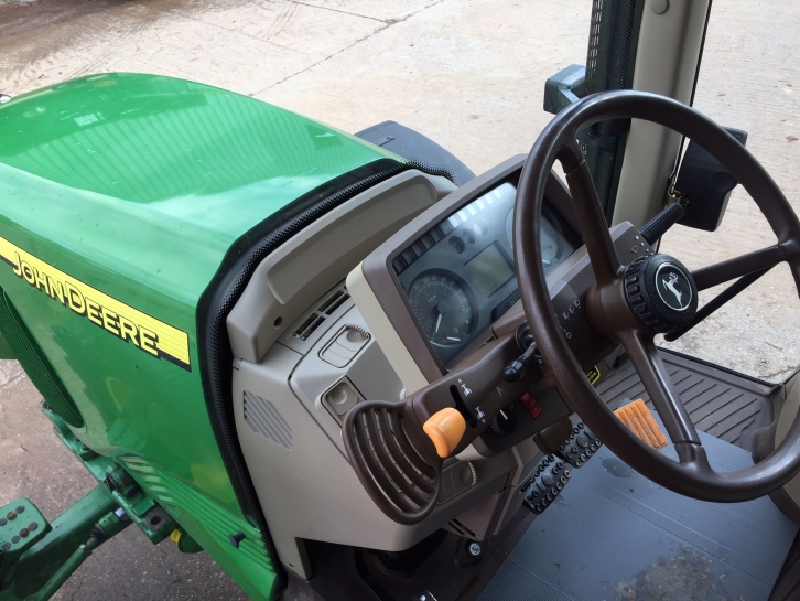 John Deere 6320
