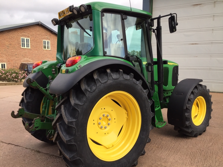 John Deere 6320