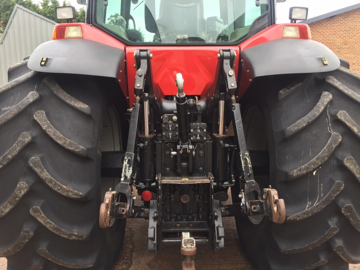 Case Magnum MX270
