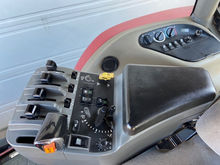 Case Magnum MX270