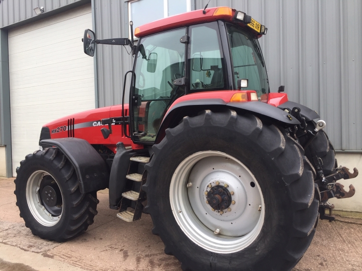 Case Magnum MX270