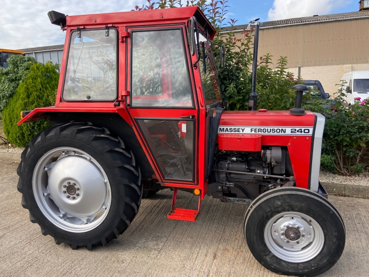 Massey Ferguson 240