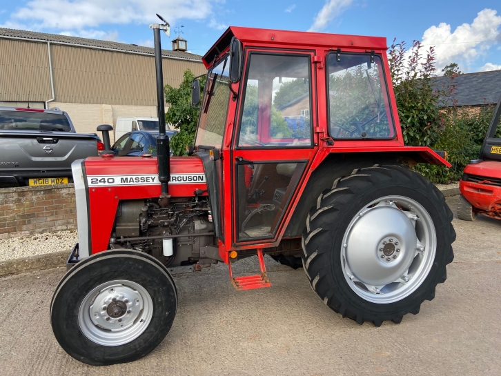 Massey Ferguson 240