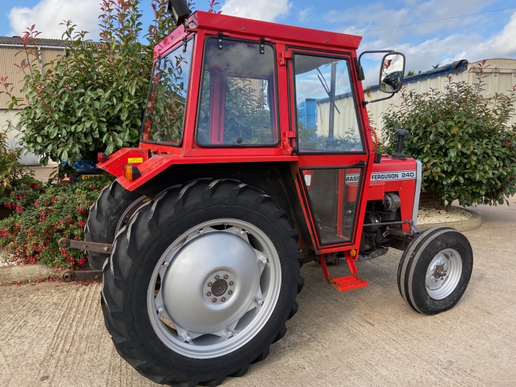 Massey Ferguson 240