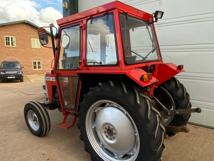 Massey Ferguson 240