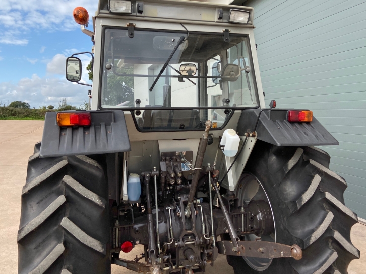 Massey Ferguson 372