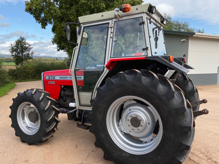 Massey Ferguson 372