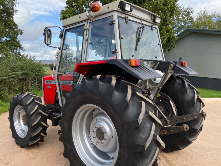 Massey Ferguson 372