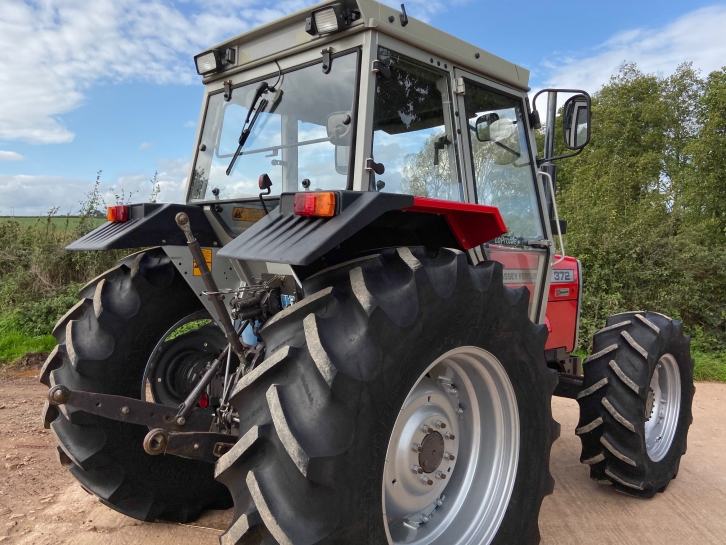 Massey Ferguson 372