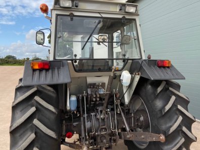 Massey Ferguson 372