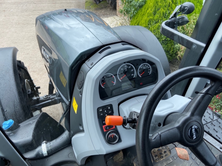 Valtra T194