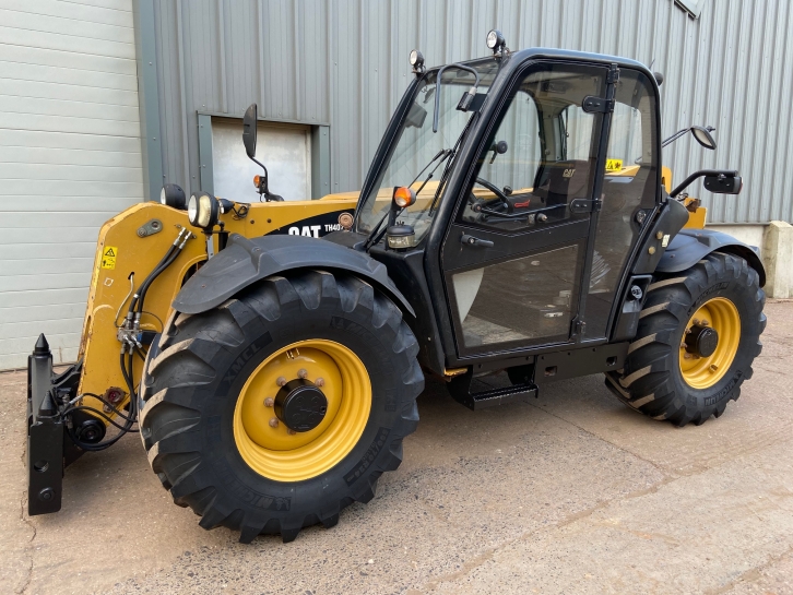 CAT TH407 telescopic handler