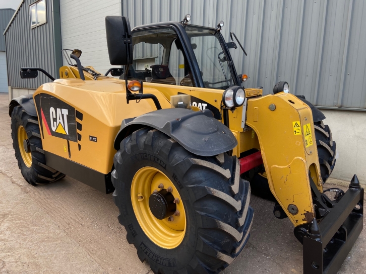 CAT TH407 telescopic handler