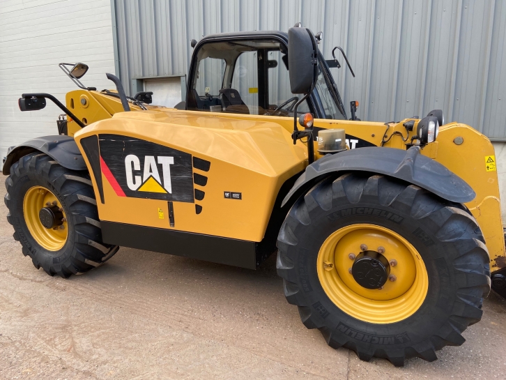 CAT TH407 telescopic handler