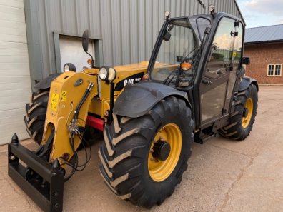 CAT TH407 telescopic handler