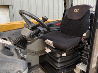 CAT TH407 telescopic handler