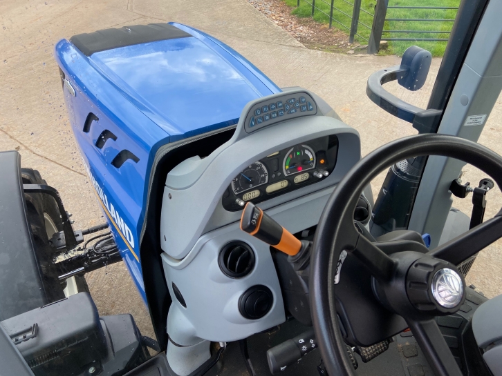New Holland T7.210